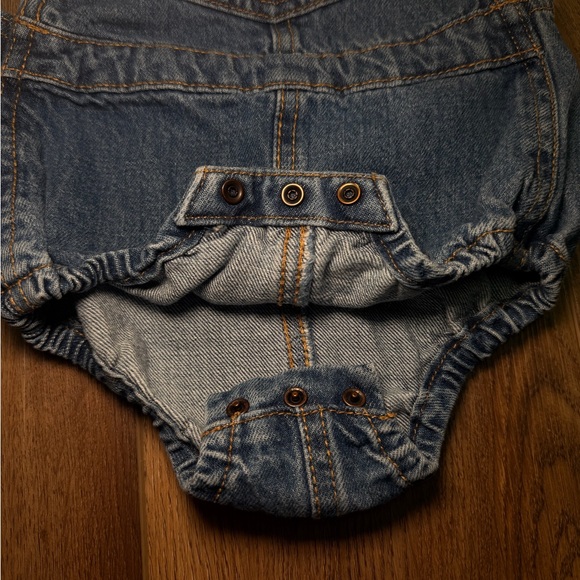 Old Navy Baby Denim Overall Romper 12-18M Bubble Snap Unisex Shortall Bib Blue - Picture 4 of 6